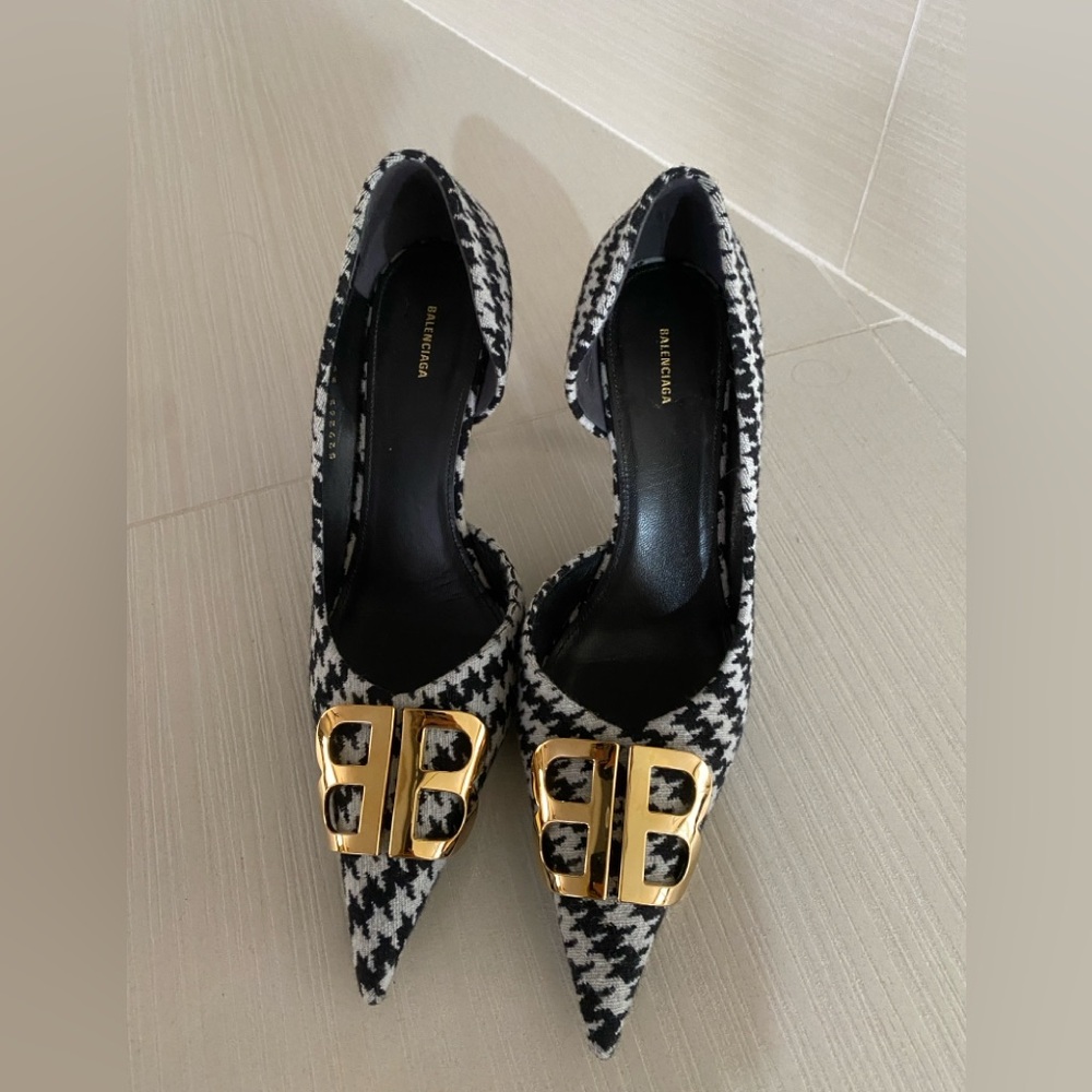 Brand new balenciaga pump size 39